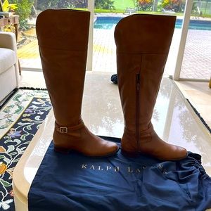 Lauren Ralph Lauren size 8 above the knee boats